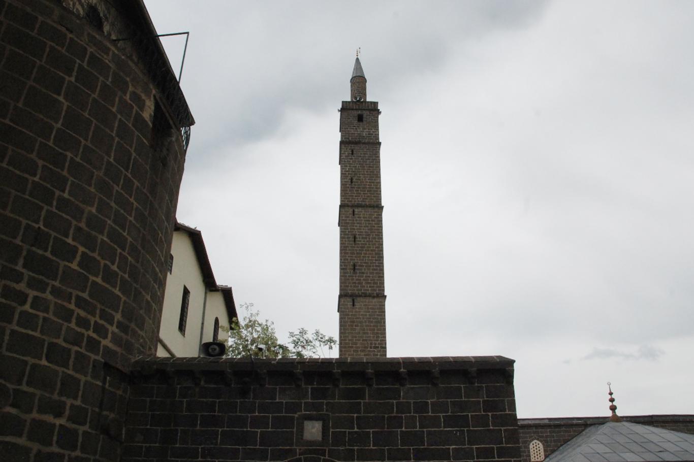 Hz Süleyman Camii aylar sonra ibadete açıldı Hz Süleyman Camii aylar sonra ibadete açıldı